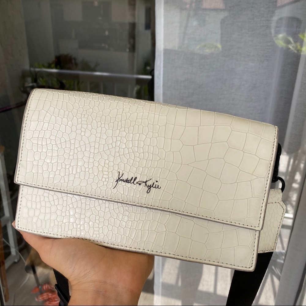 Kendall + Kylie White Wallet On A String
